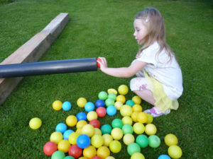 Loptičky - hráme sa s deťmi na záhrade