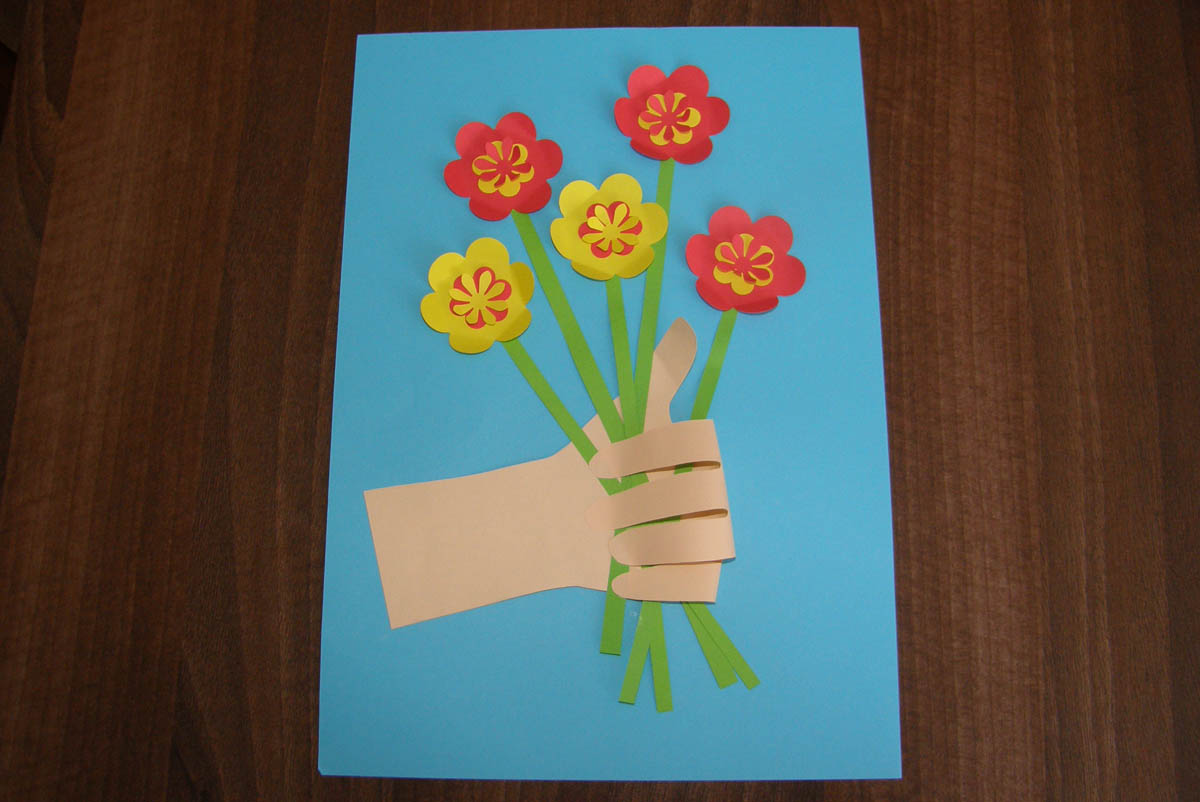 Kytica kvetov v dlani Valentínsky darek Nasedeticky sk