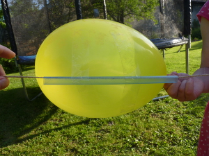 Balónová raketa - zábavný pokus pre deti